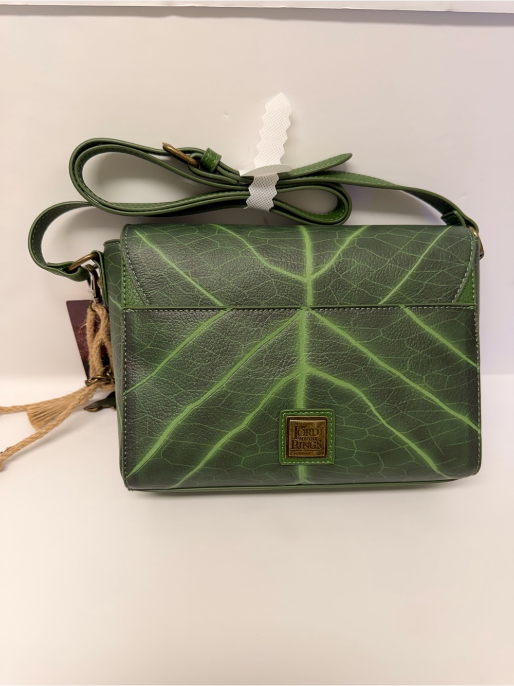 New The Lord of The Rings Lembas Leaf CrossbodyBag. - Picture 7 of 8